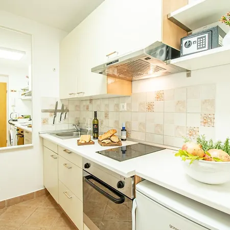 Center Parking By Rentistra Apartment Umag