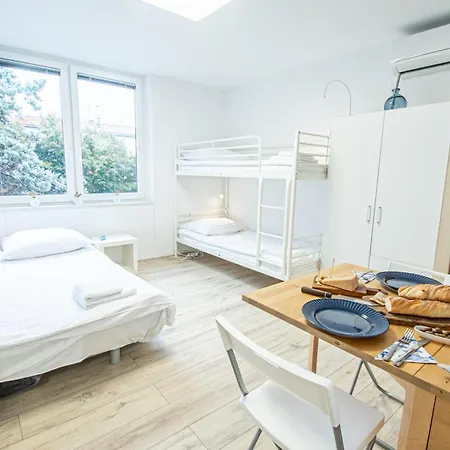 Center Apartment *